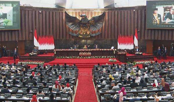 Berapa Gaji Pokok Anggota DPR RI 2025? Ternyata Tidak Sampai UMR Jakarta