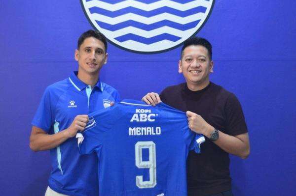 Luka Menalo Ungkap Alasan Pilih Nomor 9 di Persib, Ternyata Terinspirasi Ronaldo Nazario Luka Menalo Ungkap Alasan Pilih Nomor 9 di Persib, Ternyata Terinspirasi Ronaldo Nazario