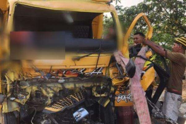 Kecelakaan Maut 2 Truk di Lamongan, Sopir Tewas dan 3 Penumpang Luka Kecelakaan Maut 2 Truk di Lamongan, Sopir Tewas dan 3 Penumpang Luka