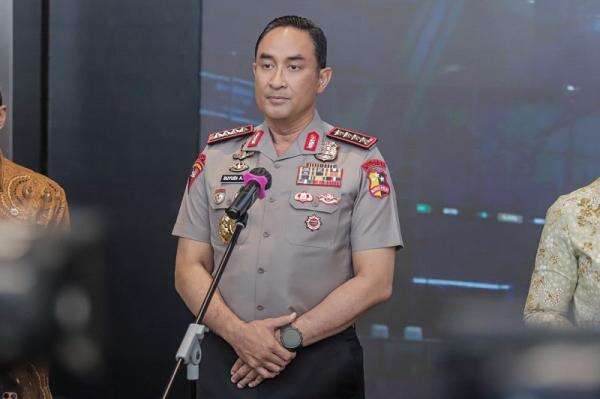 Sambangi BEI, Kapolri Perintahkan Bareskrim Usut Dugaan Pidana Pasar Modal Sambangi BEI, Kapolri Perintahkan Bareskrim Usut Dugaan Pidana Pasar Modal