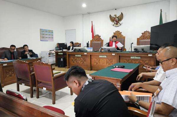 Roy Suryo Tuntut Ganti Rugi Rp206 Juta di Praperadilan Jilid V, Minta Menkeu Bayar Roy Suryo Tuntut Ganti Rugi Rp206 Juta di Praperadilan Jilid V, Minta Menkeu Bayar