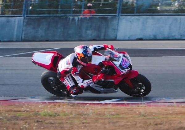 8 Pebalap Indonesia Tampil di Mandalika: Veda dan Mario Bisa Naik Podium? 8 Pebalap Indonesia Tampil di Mandalika: Veda dan Mario Bisa Naik Podium?