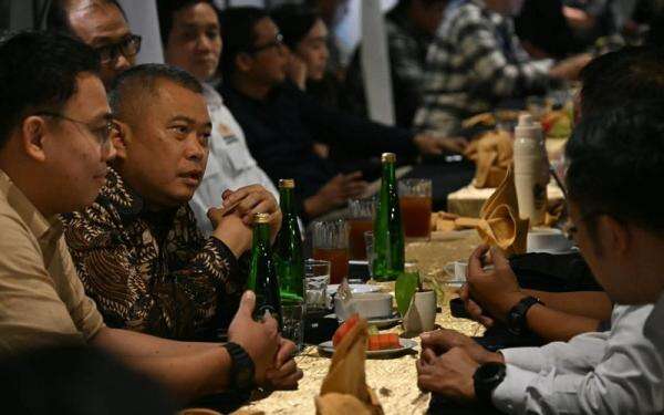 Kemenhub Kaji Penerapan Batas Tarif pada Kapal Penyeberangan hingga Bus AKAP Kemenhub Kaji Penerapan Batas Tarif pada Kapal Penyeberangan hingga Bus AKAP