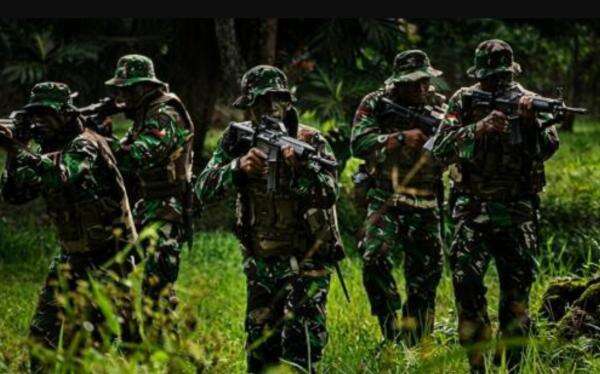 Anggota TNI Baku Tembak dengan KKB di Hutan saat Kejar Kelompok Egianus Kogoya Anggota TNI Baku Tembak dengan KKB di Hutan saat Kejar Kelompok Egianus Kogoya