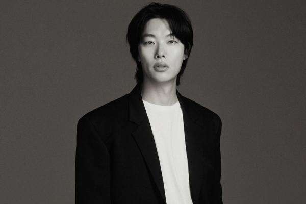 Aktor Ryu Jun Yeol Resmi Gabung Agensi G-Dragon Aktor Ryu Jun Yeol Resmi Gabung Agensi G-Dragon
