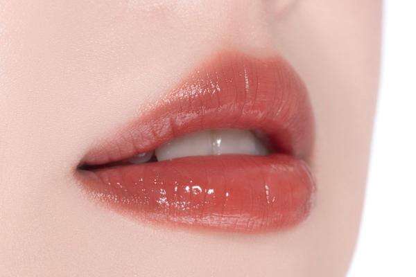Bibir Ingin Tetap terlihat Lembab dan Sehat Selama Beraktivitas, Ini Caranya!