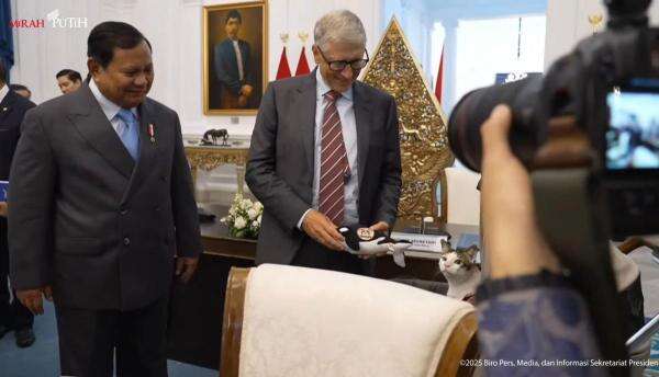 Momen Bill Gates Bertemu Bobby Kertanegara dan Dapat Hadiah Keris dari Prabowo Momen Bill Gates Bertemu Bobby Kertanegara dan Dapat Hadiah Keris dari Prabowo