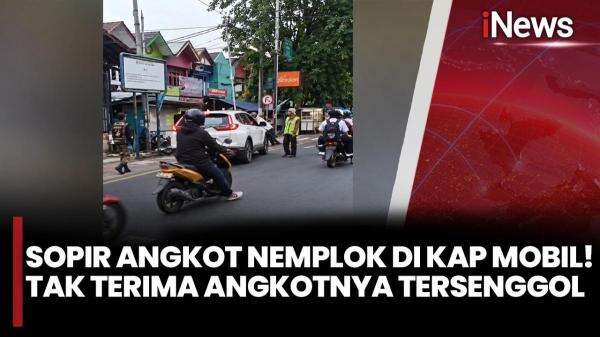 Viral! Tolak Kabur Usai Nyenggol, Sopir Angkot Nekat Gelantungan di Kap Mobil Viral! Tolak Kabur Usai Nyenggol, Sopir Angkot Nekat Gelantungan di Kap Mobil