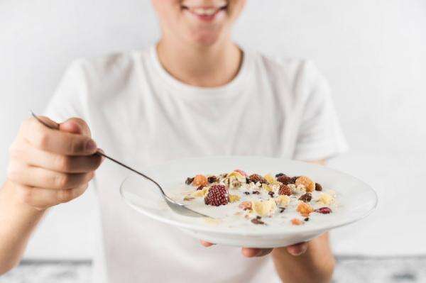 Benarkah Makan Oatmeal Malam Hari Bisa Bantu Tidur Lebih Nyenyak? Benarkah Makan Oatmeal Malam Hari Bisa Bantu Tidur Lebih Nyenyak?