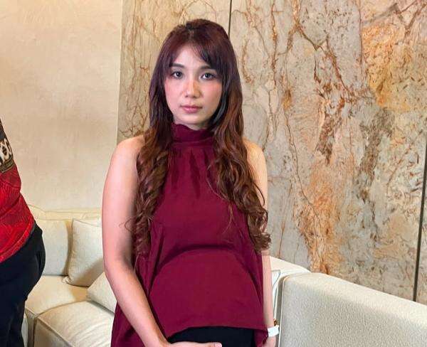 Pihak Fangfang Ungkap Peluang Damai dengan Vicky Prasetyo Kian Menipis Pihak Fangfang Ungkap Peluang Damai dengan Vicky Prasetyo Kian Menipis