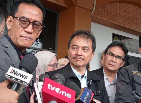 Refly Harun Sebut Praperadilan Jilid V Roy Suryo Jadi yang Terakhir, Siap Hadapi Sidang Pokok Perkara Refly Harun Sebut Praperadilan Jilid V Roy Suryo Jadi yang Terakhir, Siap Hadapi Sidang Pokok Perkara