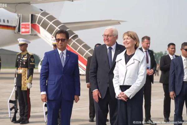 Presiden Jerman Frank-Walter Steinmeier Tiba di Jakarta, Disambut Menkes Budi Gunadi Presiden Jerman Frank-Walter Steinmeier Tiba di Jakarta, Disambut Menkes Budi Gunadi