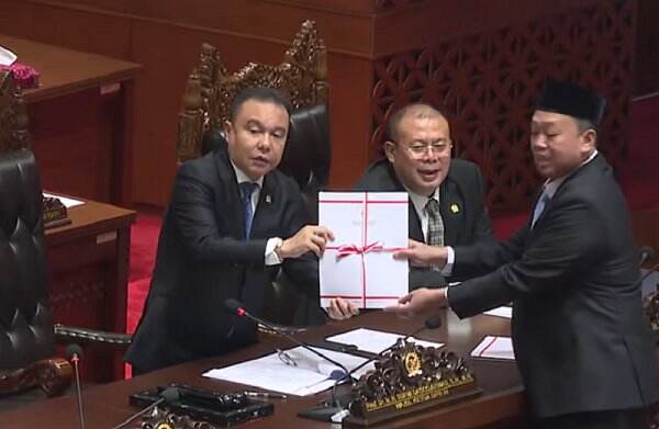 DPR Resmi Sahkan RUU Pengaturan Reforma Agraria Jadi UU DPR Resmi Sahkan RUU Pengaturan Reforma Agraria Jadi UU