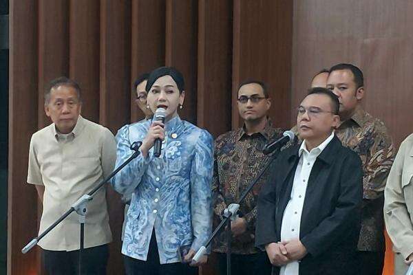 OJK Rilis Daftar Direksi BEI Baru, Ada 7 Direktur Terpilih OJK Rilis Daftar Direksi BEI Baru, Ada 7 Direktur Terpilih
