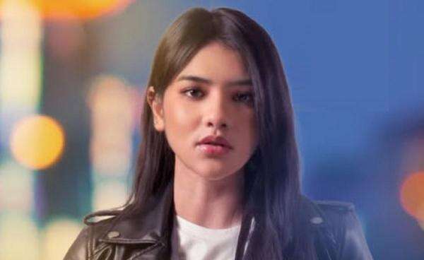 Davina Karamoy Kembalikan Uang Saku dari Hanania Travel ke Penyidik Davina Karamoy Kembalikan Uang Saku dari Hanania Travel ke Penyidik