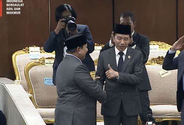 Momen Prabowo Beri Hormat dan Salami Jokowi usai Pidato Kenegaraan, Dibalas Jempol Momen Prabowo Beri Hormat dan Salami Jokowi usai Pidato Kenegaraan, Dibalas Jempol