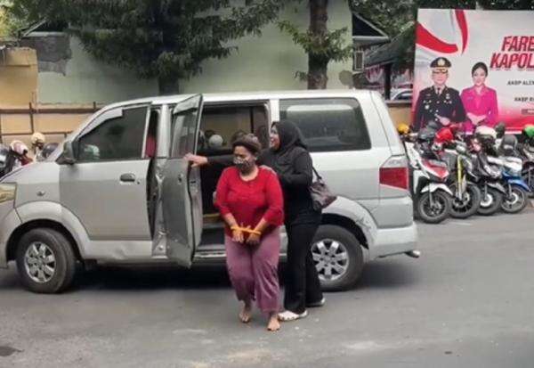 Kronologi Istri di Lumajang Potong Alat Kelamin Suami Pakai Celurit, Dipicu Cemburu Kronologi Istri di Lumajang Potong Alat Kelamin Suami Pakai Celurit, Dipicu Cemburu