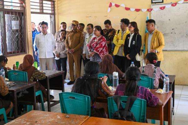 Tinjau MBG Bareng Mahasiswa di Ende, Gibran Minta Libur Sekolah jadi Momen Evaluasi Tinjau MBG Bareng Mahasiswa di Ende, Gibran Minta Libur Sekolah jadi Momen Evaluasi