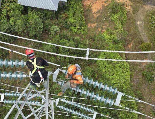 PLN Percepat Pemerataan Listrik di Tana Tidung PLN Percepat Pemerataan Listrik di Tana Tidung