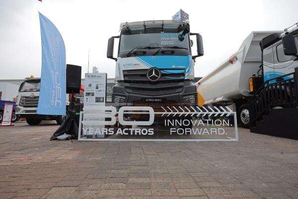 Daimler Nilai Indonesia Pasar Kendaraan Niaga Strategis, Siap Tenggak B50 Daimler Nilai Indonesia Pasar Kendaraan Niaga Strategis, Siap Tenggak B50