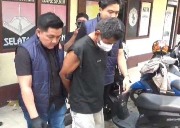 Sebulan Buron, Suami Penyiram Air Keras ke Istri Siri Hingga Tewas Ditangkap di Jambi Sebulan Buron, Suami Penyiram Air Keras ke Istri Siri Hingga Tewas Ditangkap di Jambi