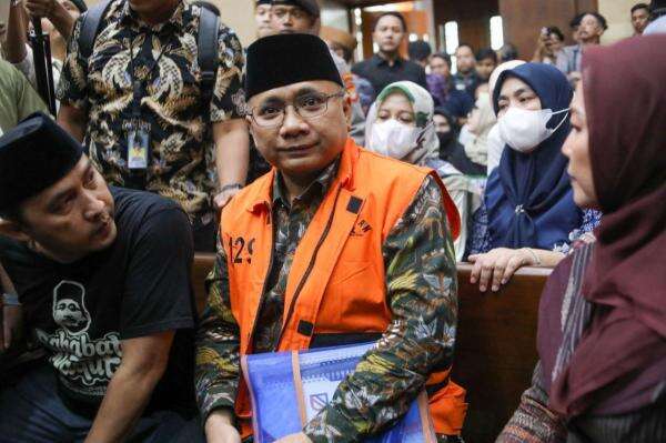 Hakim Tolak Permohonan Pengalihan Tahanan Rumah Eks Menag Yaqut Cholil Qoumas Hakim Tolak Permohonan Pengalihan Tahanan Rumah Eks Menag Yaqut Cholil Qoumas