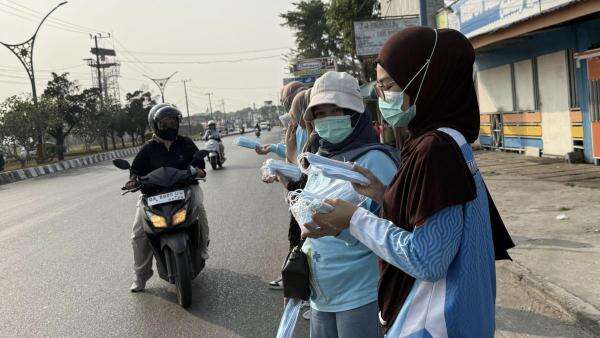 Sebaran Abu Vulkanik Anak Krakatau Capai Jakarta, Warga Diimbau Kenakan Masker Sebaran Abu Vulkanik Anak Krakatau Capai Jakarta, Warga Diimbau Kenakan Masker