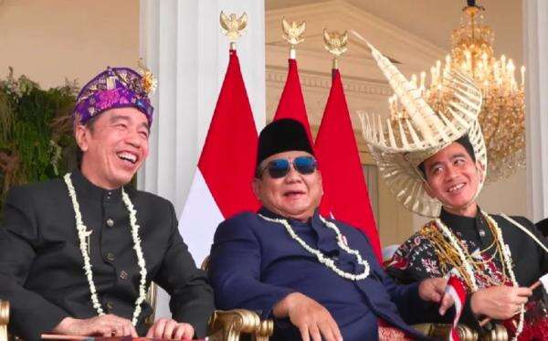 Prabowo Duduk Diapit Jokowi dan Gibran saat Upacara HUT RI, Mensesneg: Selama Ini Akrab, Bestie Prabowo Duduk Diapit Jokowi dan Gibran saat Upacara HUT RI, Mensesneg: Selama Ini Akrab, Bestie