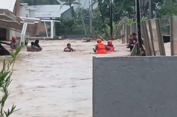 Banjir Rendam 120 Rumah di Padang, 498 Jiwa Terdampak dan 238 Warga Dievakuasi Banjir Rendam 120 Rumah di Padang, 498 Jiwa Terdampak dan 238 Warga Dievakuasi