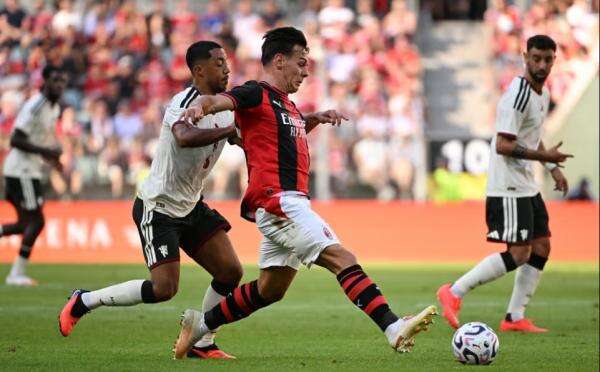 Fans MU Murka! Minta 1 Pemain Bintang Dibuang usai Dihajar AC Milan Fans MU Murka! Minta 1 Pemain Bintang Dibuang usai Dihajar AC Milan