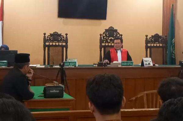 Gugatan Gus Nur Kandas, PN Solo Tolak Ganti Rugi Rp4,2 Miliar terkait Kasus Ijazah Jokowi Gugatan Gus Nur Kandas, PN Solo Tolak Ganti Rugi Rp4,2 Miliar terkait Kasus Ijazah Jokowi