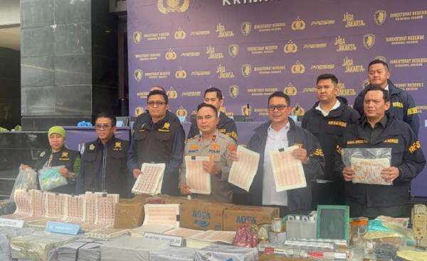 Polda Metro Bongkar Sindikat Materai Palsu, 16 Orang Jadi Tersangka Polda Metro Bongkar Sindikat Materai Palsu, 16 Orang Jadi Tersangka