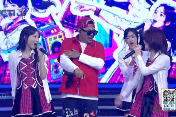 JKT48 dan Toton Caribo Guncang Mahakarya RCTI 37 dengan Heavy Rotation JKT48 dan Toton Caribo Guncang Mahakarya RCTI 37 dengan Heavy Rotation