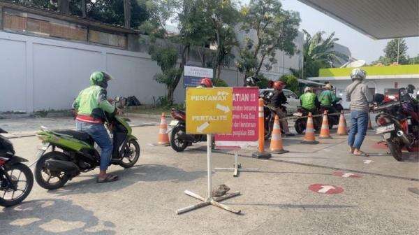Warga Keluhkan Kenaikan Harga Pertamax Jadi Rp16.250 per Liter Warga Keluhkan Kenaikan Harga Pertamax Jadi Rp16.250 per Liter