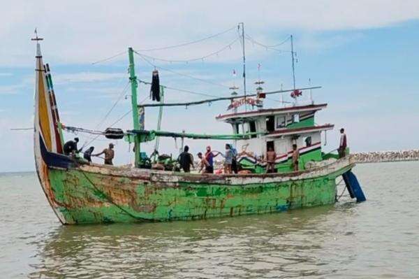 Kapal asal Lamongan Hilang Kontak di Perairan Sumenep, 20 Nelayan Masih Dicari Kapal asal Lamongan Hilang Kontak di Perairan Sumenep, 20 Nelayan Masih Dicari