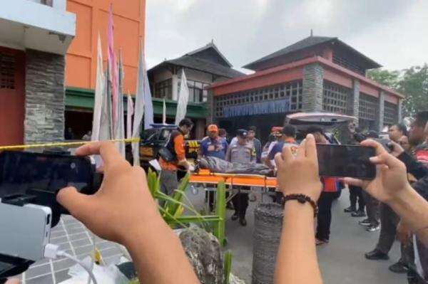 Balita Tewas Terjatuh dari Lantai 5 Hotel saat Orang Tua Sarapan, Begini Kronologi Lengkapnya! Balita Tewas Terjatuh dari Lantai 5 Hotel saat Orang Tua Sarapan, Begini Kronologi Lengkapnya!