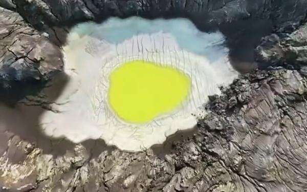 Muncul Telur Ceplok di Kawah Anak Krakatau Usai Erupsi, Begini Penjelasan Muncul Telur Ceplok di Kawah Anak Krakatau Usai Erupsi, Begini Penjelasan