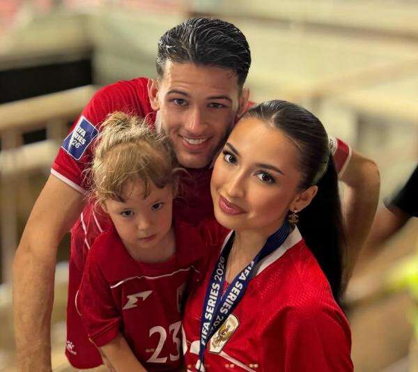 Jennifer Coppen Bicara soal Doa Calon Istri, Usai Justin Hubner Cetak Gol saat Timnas Indonesia Lawan Oman Jennifer Coppen Bicara soal Doa Calon Istri, Usai Justin Hubner Cetak Gol saat Timnas Indonesia Lawan Oman