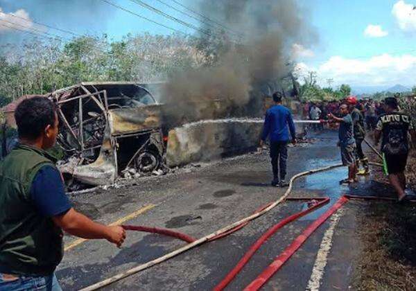 Polisi Tetapkan 2 Tersangka Kecelakaan Bus ALS vs Truk yang Tewaskan 19 Orang di Sumsel Polisi Tetapkan 2 Tersangka Kecelakaan Bus ALS vs Truk yang Tewaskan 19 Orang di Sumsel