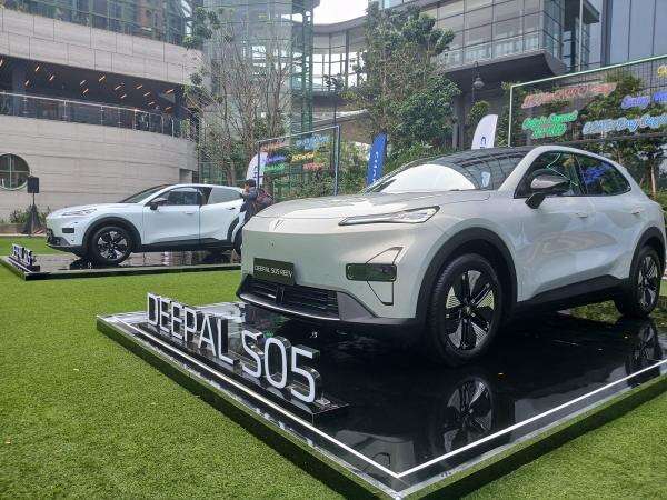 Changan Deepal S05 BEV dan REEV Resmi Meluncur, Harganya Rp500 Jutaan Changan Deepal S05 BEV dan REEV Resmi Meluncur, Harganya Rp500 Jutaan