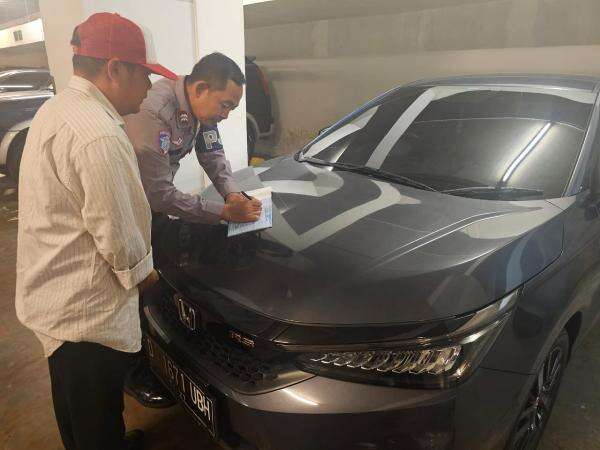 Viral Mobil Lawan Arah Masuk dari Exit Tol, Pengemudi Ngaku Tak Tahu Jalan Viral Mobil Lawan Arah Masuk dari Exit Tol, Pengemudi Ngaku Tak Tahu Jalan