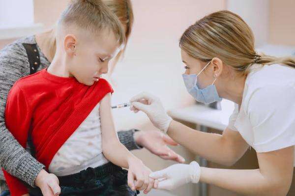 Vaksin Influenza Tak Hanya untuk Anak, Orang Dewasa dan Lansia Juga Perlu Vaksin Influenza Tak Hanya untuk Anak, Orang Dewasa dan Lansia Juga Perlu