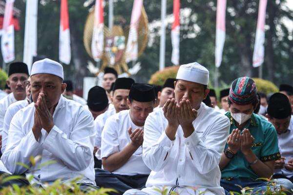 Kekeringan dan Karhutla Melanda, Kemenag Terbitkan Edaran Ajak Umat Salat Istisqa Kekeringan dan Karhutla Melanda, Kemenag Terbitkan Edaran Ajak Umat Salat Istisqa