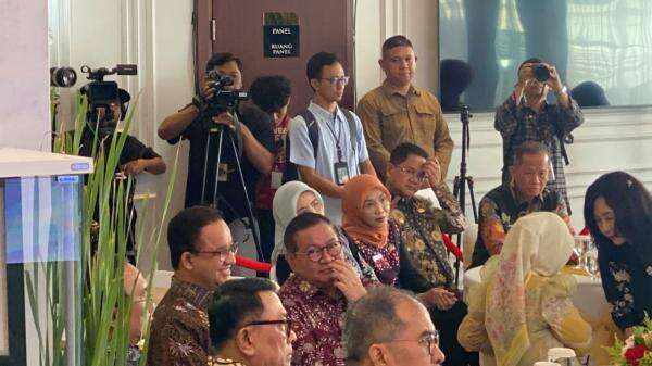 Pramono Ajak Anies Nonton Persija di JIS Pramono Ajak Anies Nonton Persija di JIS