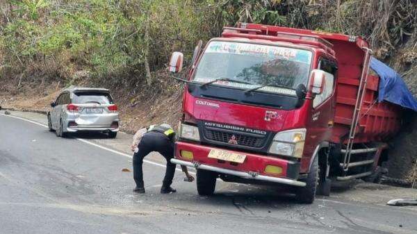Kecelakaan Beruntun di Tanjakan Pangandaran, Truk Mati Mesin Melaju Mundur Tabrak 2 Mobil Kecelakaan Beruntun di Tanjakan Pangandaran, Truk Mati Mesin Melaju Mundur Tabrak 2 Mobil