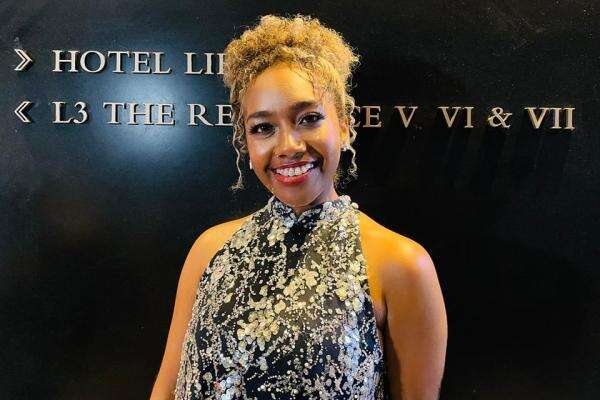 Niki Becker Dapat Penghargaan Soulful Voice of the Year dari HighEnd Niki Becker Dapat Penghargaan Soulful Voice of the Year dari HighEnd