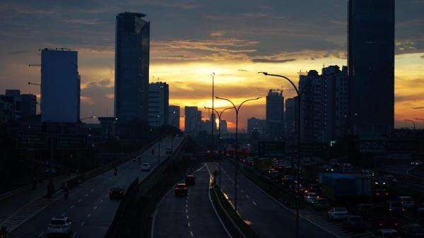 Asap Karhutla Terdeteksi di Langit Jakarta selama 6 Jam, Berada di Ketinggian 4 Km Asap Karhutla Terdeteksi di Langit Jakarta selama 6 Jam, Berada di Ketinggian 4 Km