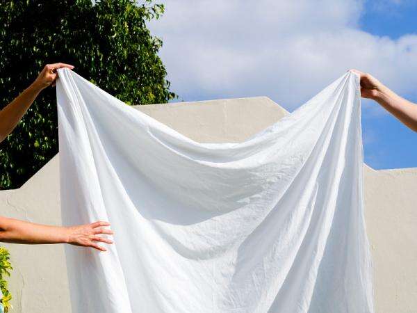 6 Cara Menyimpan Bahan Linen Putih agar Tak Menguning, Hindari Pakai Pelembut Pakaian 6 Cara Menyimpan Bahan Linen Putih agar Tak Menguning, Hindari Pakai Pelembut Pakaian