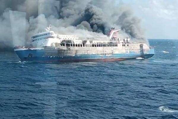 5 Orang Tewas Akibat Kebakaran KM Mutiara Sentosa 2 di Perairan Madura 5 Orang Tewas Akibat Kebakaran KM Mutiara Sentosa 2 di Perairan Madura