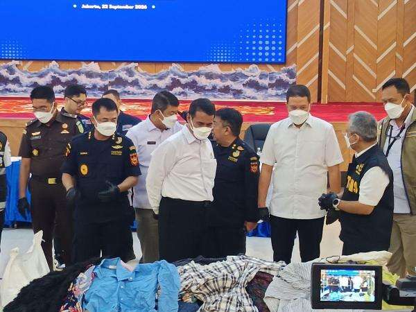 Bongkar Penyelundupan Rp27,3 Miliar, Dirjen Bea Cukai Ungkap Modus Manipulasi Beras hingga Balpres Bongkar Penyelundupan Rp27,3 Miliar, Dirjen Bea Cukai Ungkap Modus Manipulasi Beras hingga Balpres